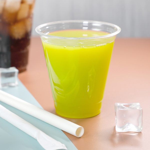 ly nhựa đựng đồ uống lạnh